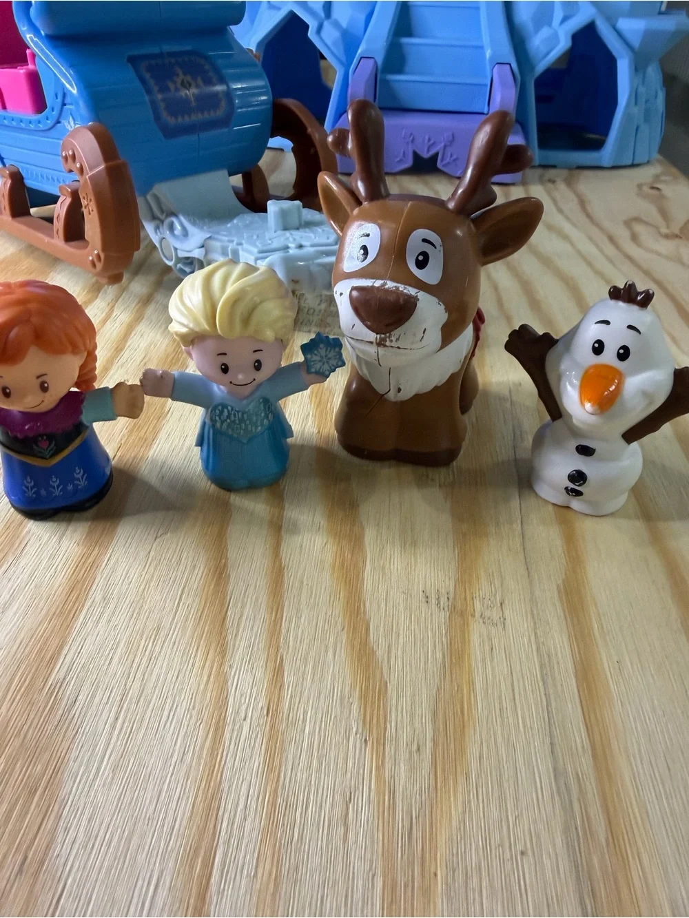 Fisher Price Little People Disney Frozen Elsa Ice Palace Sleigh Anna Olaf Sven